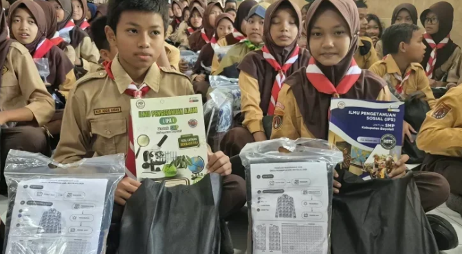 20.609 Siswa SD-SMP di Boyolali Dapat Seragam dan LKS Gratis, Pemkab Siapkan Rp10,7 Miliar